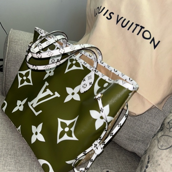 Louis Vuitton Guaranteed Authentic Monogram Giant Neverful MM Khaki and Beige - Picture 12 of 16